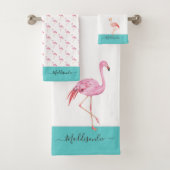 Moderne monogram Naam Roze Flamingo Blauwgroen Aqu Bad Handdoek (Insitu)