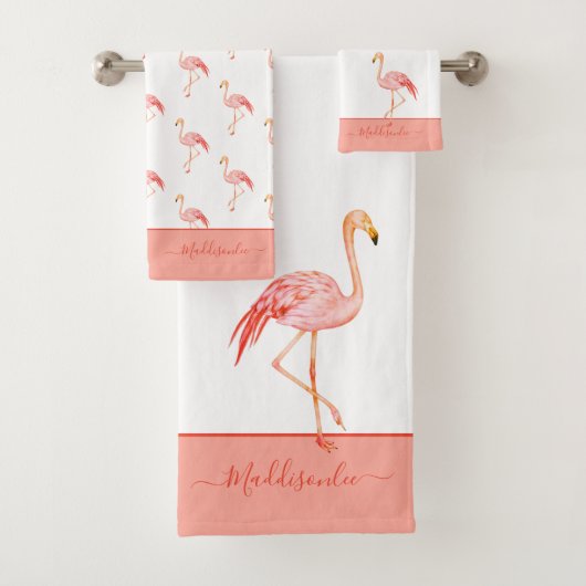 Moderne monogram Naam Roze Flamingo Blue Bath Tow Bad Handdoek (Insitu)