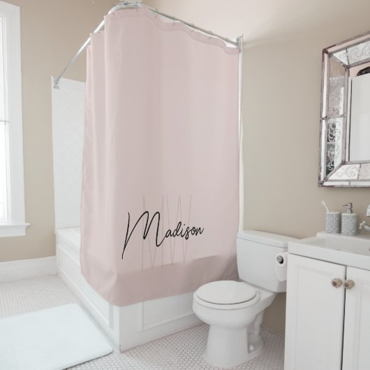 Moderne Monogram Naam Script Roze Roos Douchegordijn (In situ)