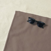 Moderne Monogram Naam Script Taupe Strandlaken (In situ)
