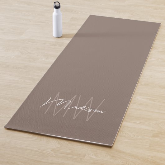 Moderne Monogram Naam Script Taupe Yogamat (In situ)