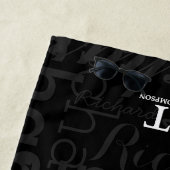 Moderne monogram naam zwarte legant strandlaken (In situ)