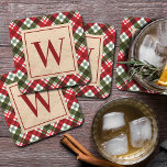 Moderne monogram op kerstcadeau kartonnen onderzetters<br><div class="desc">Uw initiaal op een faux gouden folie en een rood,  groen en wit vakantiepatroon.,  zijn deze vierkante onderzetters groot voor uw eigen huis of geven als vakantie of gastess cadeautjes. Punten in onze winkel koppelen.</div>