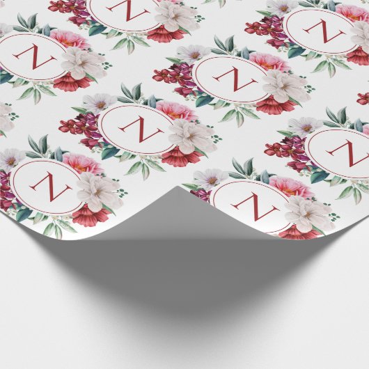 Moderne Monogram Persoonlijke Bloemige Bruiloft Cadeaupapier (Hoek)
