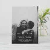 Moderne Monogram Portret Huwelijksuitnodiging Kaart (Staand voorkant)