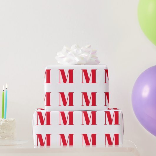 Moderne monogram rode, witte initiaal letter cadeaupapier (Feestgeschenken)