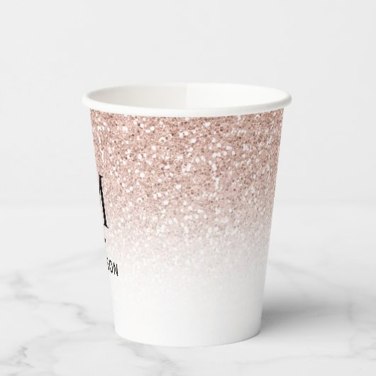 Moderne monogram roze Rose Gold Glitter Ombre Naam Papieren Bekers (Links)