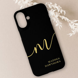 Moderne Monogram Script Calligrafie Zwart Goud iPhone 16 Plus Hoesje