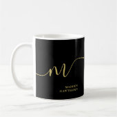 Moderne Monogram Script Calligrafie Zwart Goud Naa Koffiemok (Links)