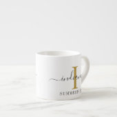 Moderne Monogram Script Naam Gouden Initiaal Espresso Kop (Voorkant rechts)