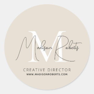 Moderne monogram scriptnaam logo beige ronde sticker