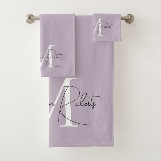 Moderne monogram scriptnaam logo lavender bad handdoek (Insitu)