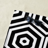 Moderne Monogram stijlvolle zwart-witte badkamer Strandlaken (In situ)