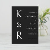 Moderne Monogram Typografie Zwart Wit QR Trouwen Kaart (Staand voorkant)