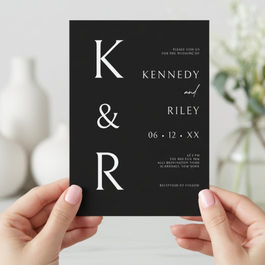 Moderne Monogram Typografie Zwart Wit QR Trouwen Kaart
