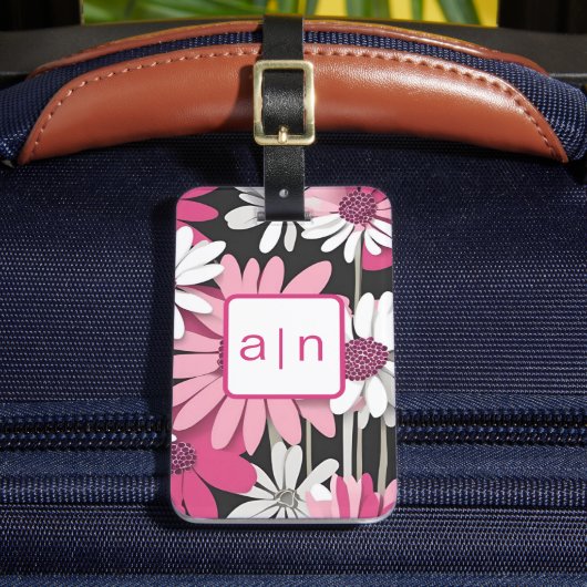 Moderne Monogram Wilde Bloemen Bagage Label (Voorkant Insitu 2)