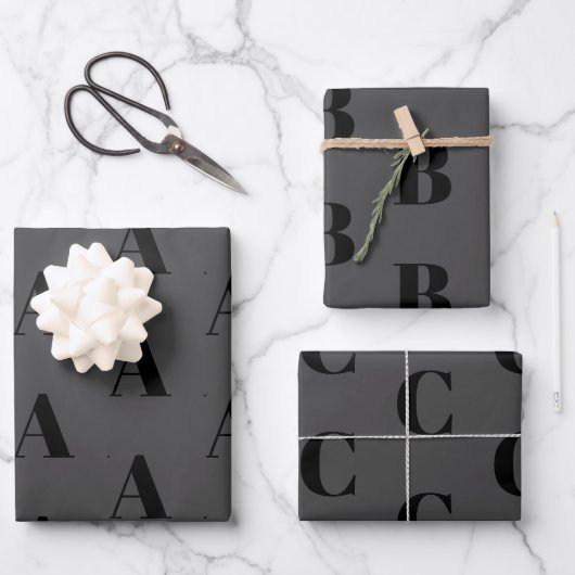 Moderne monogram zwarte houtskool initiaal patroon inpakpapier vel (Voorkant)