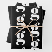 Moderne monogram zwarte witte aangepaste initiaal inpakpapier vel (In situ)