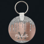 Moderne monogrammed Silver Glitter drukt roze meta Sleutelhanger<br><div class="desc">Moderne, girly Silver Glitter druipt naam en monogrammed sleutelhanger.Dit ontwerp is voorzien van zilvergrijze (grijze) glitter sparkle druppels op roze roze roze roze goudbruine metalen achtergrond met aangepast gepersonaliseerd monogram initiaal en sjabloon van voornaam tekst. Perfect vrouwelijk geschenk. Let op, dit ontwerp is een fotogeprint effect. Neem contact met me...</div>