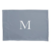 Moderne Monogrammed Solid Dusty Blue Kussensloop (Voorkant-Links)