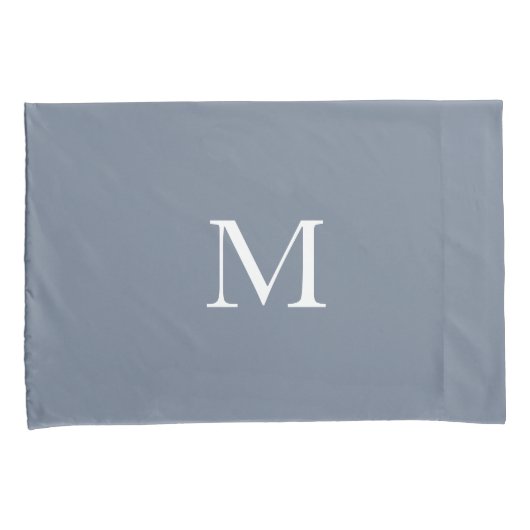 Moderne Monogrammed Solid Dusty Blue Kussensloop (Voorkant-Rechts)