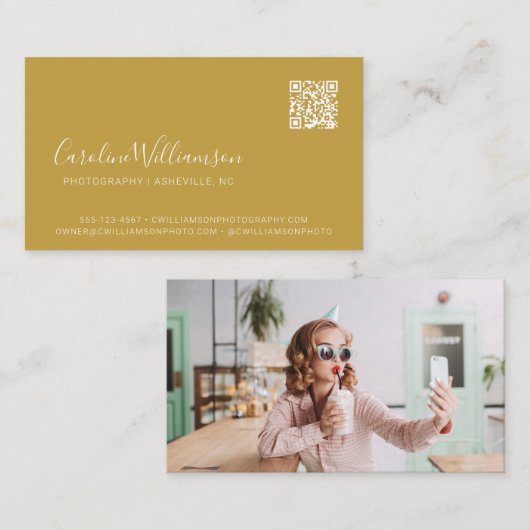Moderne Mosterd Gele Script Foto QR Code Trendy Visitekaartje (Voorkant / Achterkant)