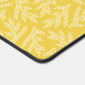 Moderne mosterdgele bloembladeren patroon bureaumat (Hoek)