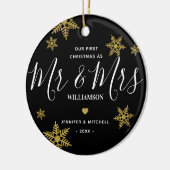 Moderne Mr & Mrs Gold Snowflake Onze eerste Kerstm Keramisch Ornament (Links)