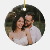 Moderne Mr & Mrs Gold Snowflake Onze eerste Kerstm Keramisch Ornament (Achterkant)