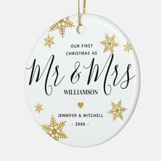 Moderne Mr & Mrs Gold Snowflake Onze eerste Kerstm Keramisch Ornament (Links)