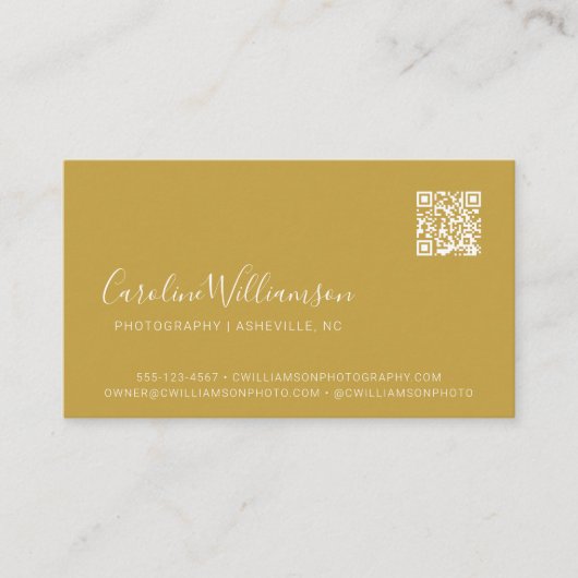 Moderne Mustard Yellow Script Photo QR Code Trendy Visitekaartje (Voorkant)