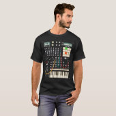 Moderne muziekproducent en elektronisch muzikant t-shirt (Voorkant volledig)