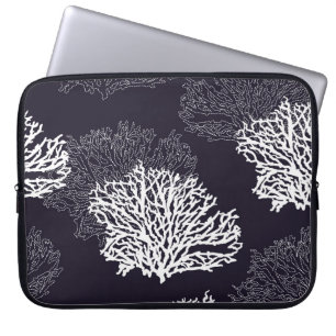 Moderne naadloze handgetrokken koraalpatroon i laptop sleeve