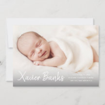 Moderne naam geboortekaart met babyfoto en script