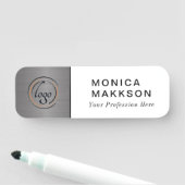 Moderne naam, Logo en titelnaam Naamplaatje (In situ)