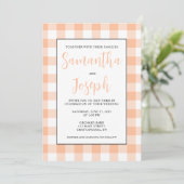 Moderne naam Peach Gingham Country Wedding Kaart (Staand voorkant)
