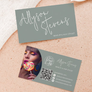 Moderne naam vet script make-up hair logo qr groen visitekaartje