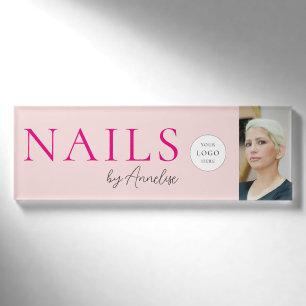 Moderne nagels Blush Roze Script Logo Foto Stylist Naambadge
