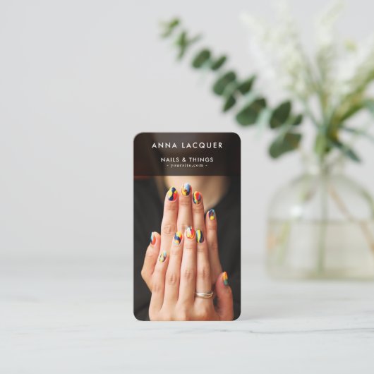 Moderne Nail Artist Beauty Salon Manicure QR Visitekaartje (Staand voorkant)