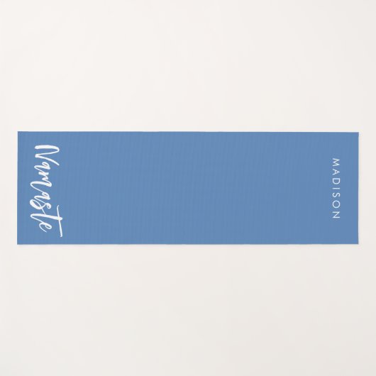 Moderne Namaste Naam Dusty Blue Yoga Mat (Voorkant (horizontaal))