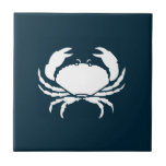 Moderne Nautical Navy Blue Crab Kitchen Backsplash Tegeltje<br><div class="desc">Zet je keukennautische decor af met deze moderne Nautical Navy Blue Crab Kitchen Backsplash keramische tegels. Dit eenvoudige moderne ontwerp heeft een aanpasbare blauwe achtergrond en witte krab silhouet. De verandering in uw kleurenkeus door te klikken personaliseert de optie van de sjabloon.</div>