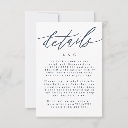 Moderne Navy Blauwe Calligrafie Huwelijksdetails RSVP Kaartje (Voorkant)