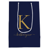 Moderne Navy Blauwe Gouden Monogram Naam Medium Cadeauzakje (Achterkant)