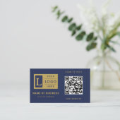 Moderne Navy Blauwe Gouden QR-code Aangepaste Logo Visitekaartje (Staand voorkant)