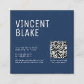Moderne Navy Blue Monogram QR Code Zakelijke Visit Vierkante Visitekaartje (Achterkant)