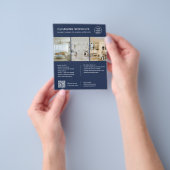 Moderne Navy Blue Schoonmaakdiensten QR Zakelijk Flyer (Hand)
