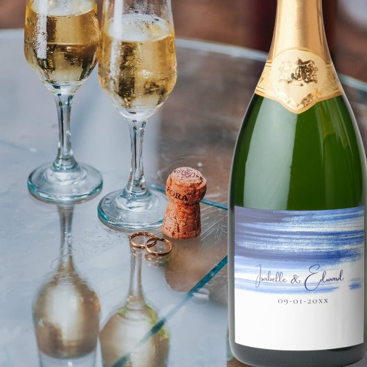 Moderne Navy Blue Waterverf Brush Strokes op wit Sparkling Wijnetiket