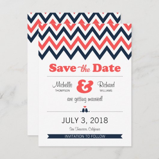 Moderne Navy Coral Chevron Lovebirds Save the Date Aankondigingskaart (Voorkant / Achterkant)