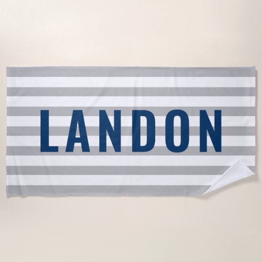 Moderne Navy Grijze Streep Monogram Naam Strandlaken (Voorkant)