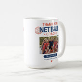 Moderne Netbal Teamfoto Coach Bedankt Koffiemok (Voorkant rechts)